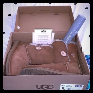 FINAL PRICE! Need to go!! UGG Bailey Button Boots